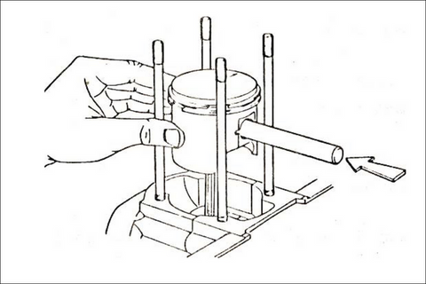 Rotax 277 Aircraft Engine Circlip, Wrist Pin, Wrist Pin Bearing And Piston Removal